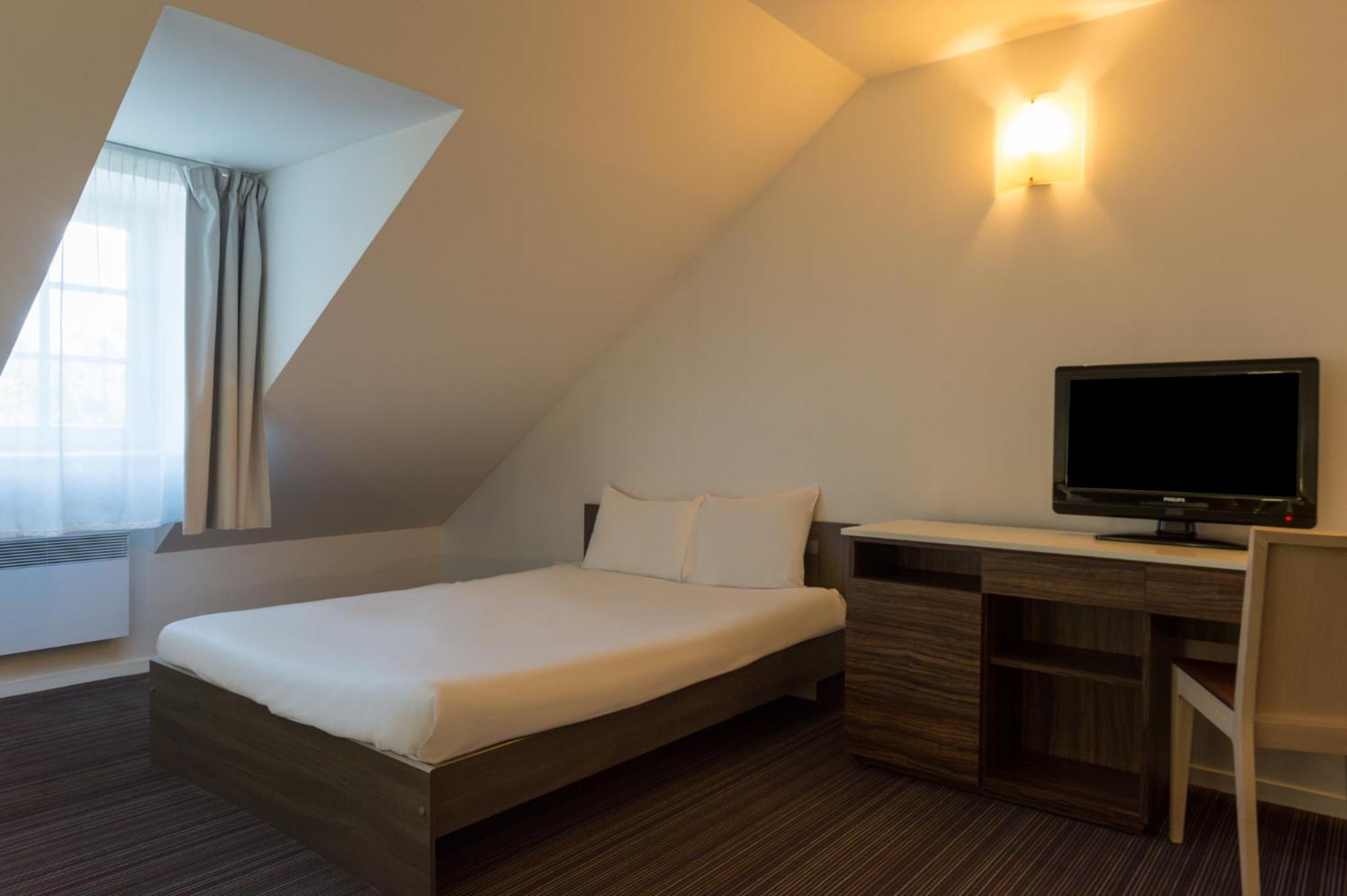 Douzy The Originals City, Hotel Le Coeur D'Or, Sedan Est מראה חיצוני תמונה